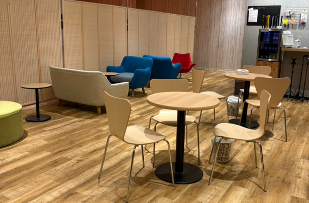 カフェラウンジ